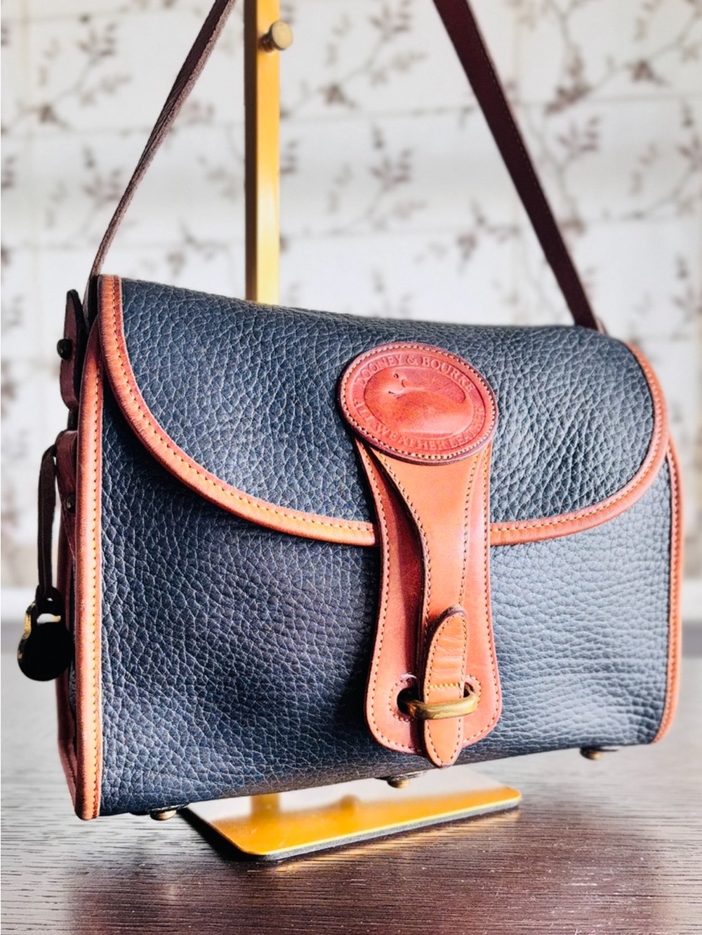 Vintage Dooney & Bourke AWL Black Tan Leather Crossbody Shoulder Bag